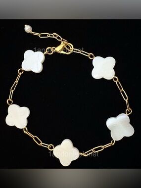 🌹HP🌹✨NEW✨Large Size Mother of Pearl Shell Cross Flower Beads Beacelet